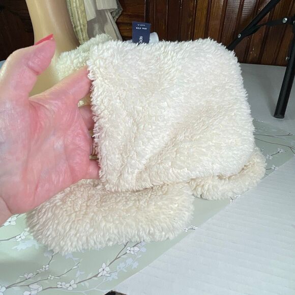 Gap Kids Faux Shearling scarf/ hand warmer - Picture 2 of 7